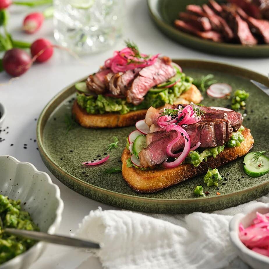 Avocado-Toast-with-Steak